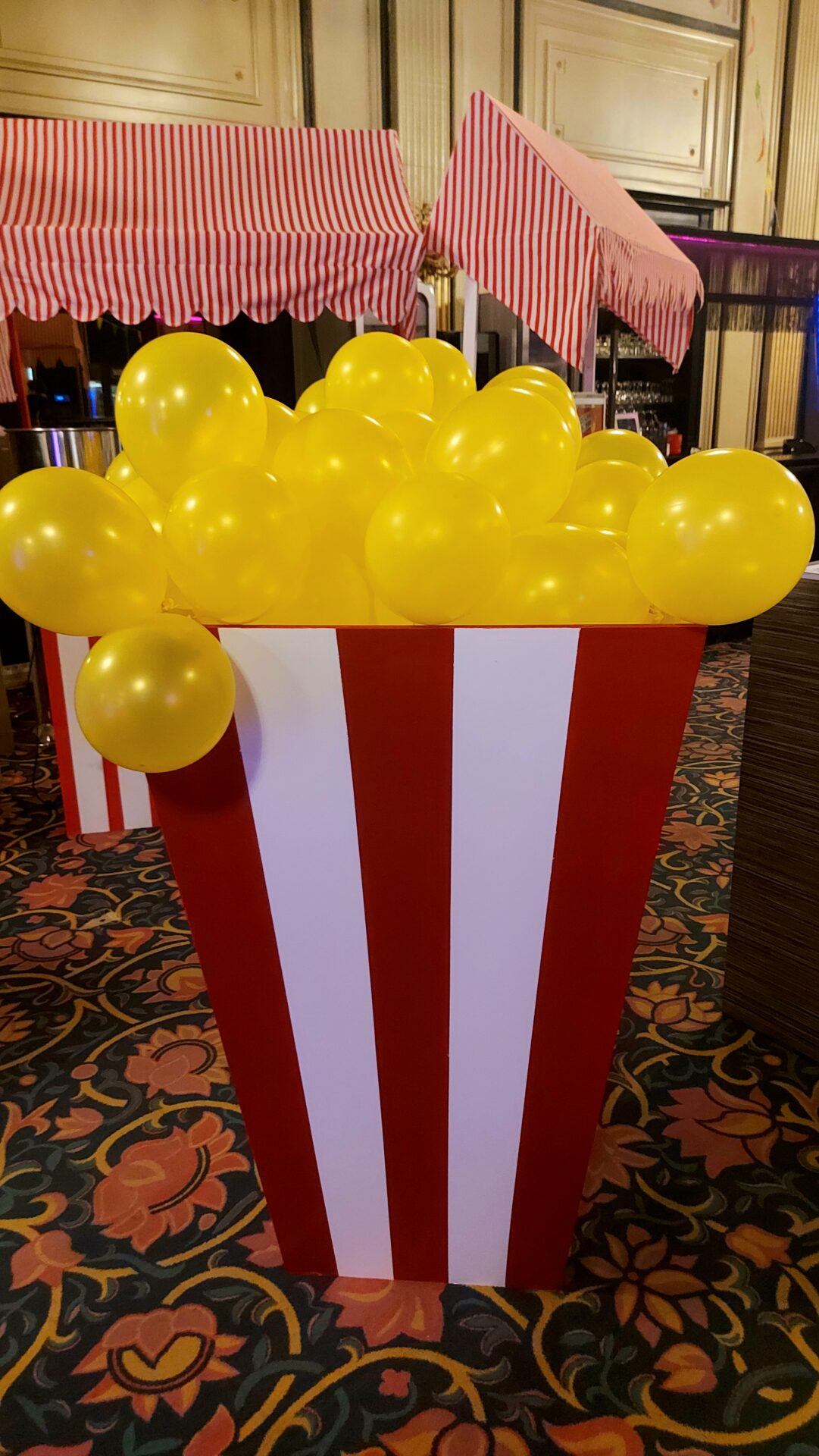 Pot pop corn décoratif XXL - H 122 cm l 80 cm