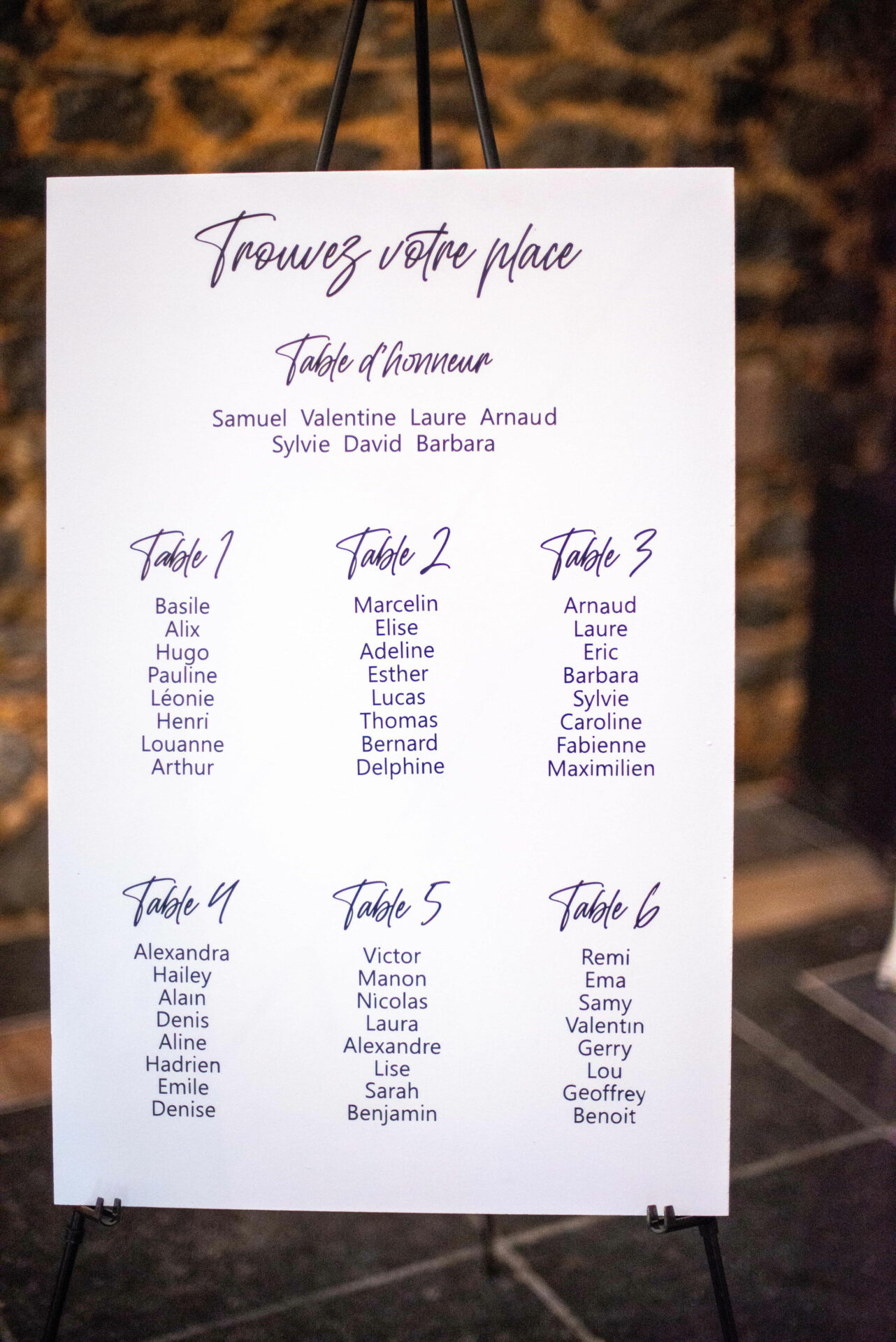 Plan de table en plexiglas avec fond blanc et flocage (+/-10 tables) - vente – Image 2