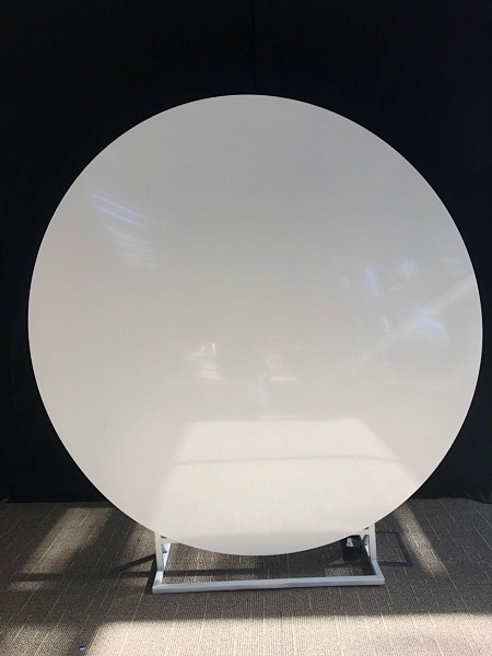 Fond rond à décorer - housse blanche ou noire comprise - D 2 m