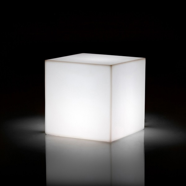 Cube lumineux sur batterie (LED) avec télécommande – 40 cm