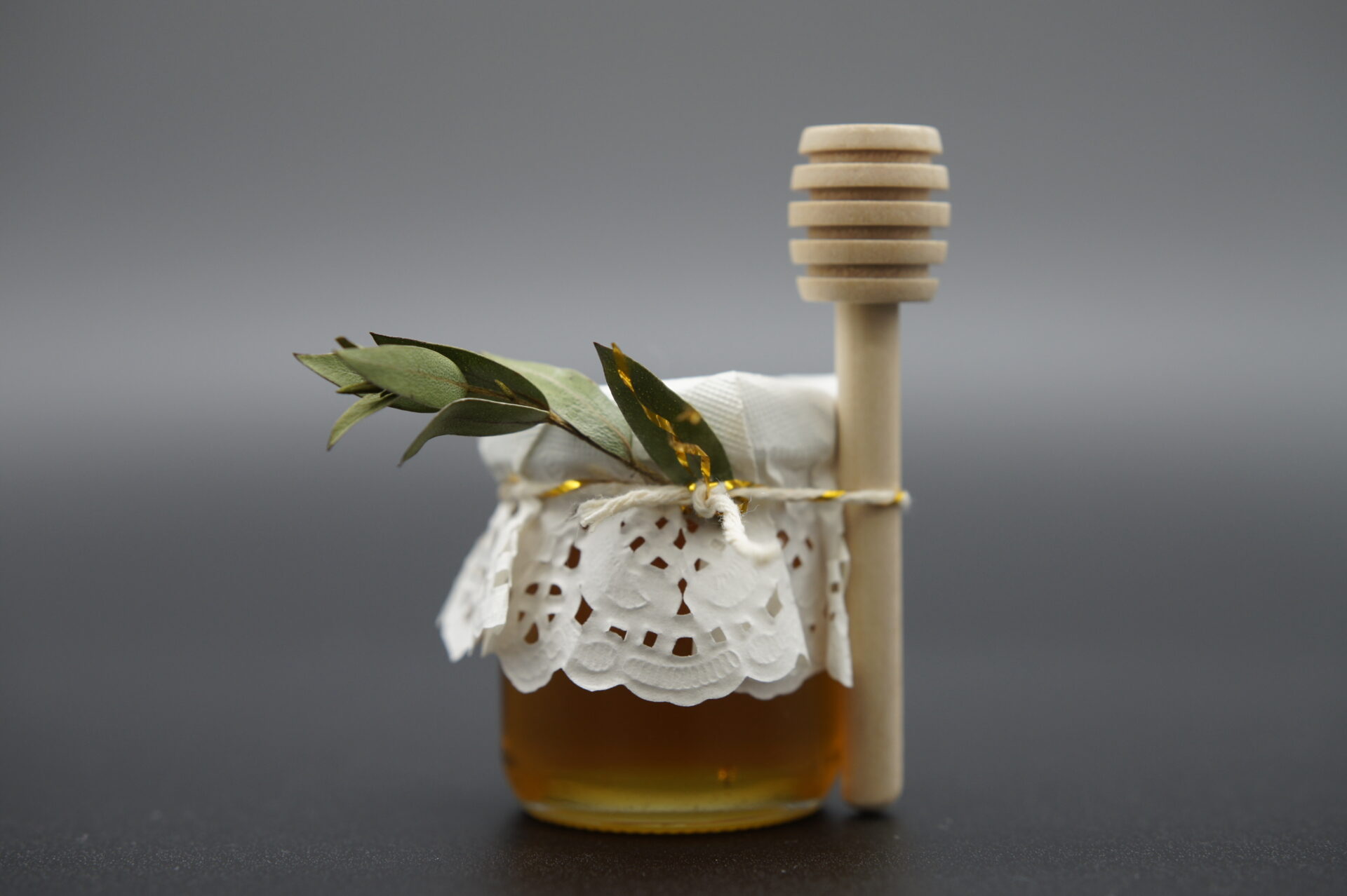 Mini-pot de miel ou confiture personnalisé (étiquette, contenu et décorations comprises)