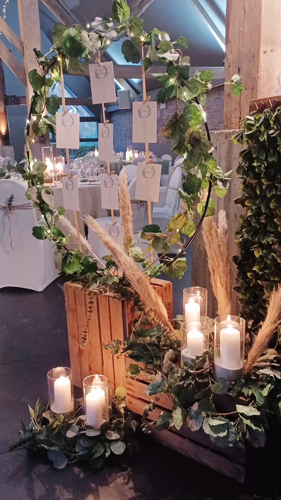 Plan de table arceau avec papiers - location