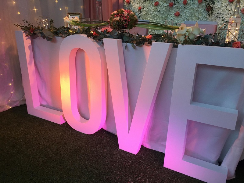 Lettres LOVE bois blanc - 80 cm