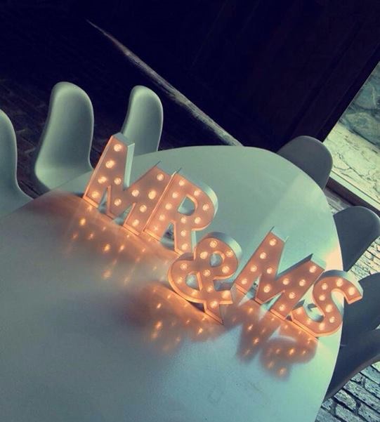 Lettres MR & MRS blanches lumineuses LED - Hors piles - H 16 cm – Image 2