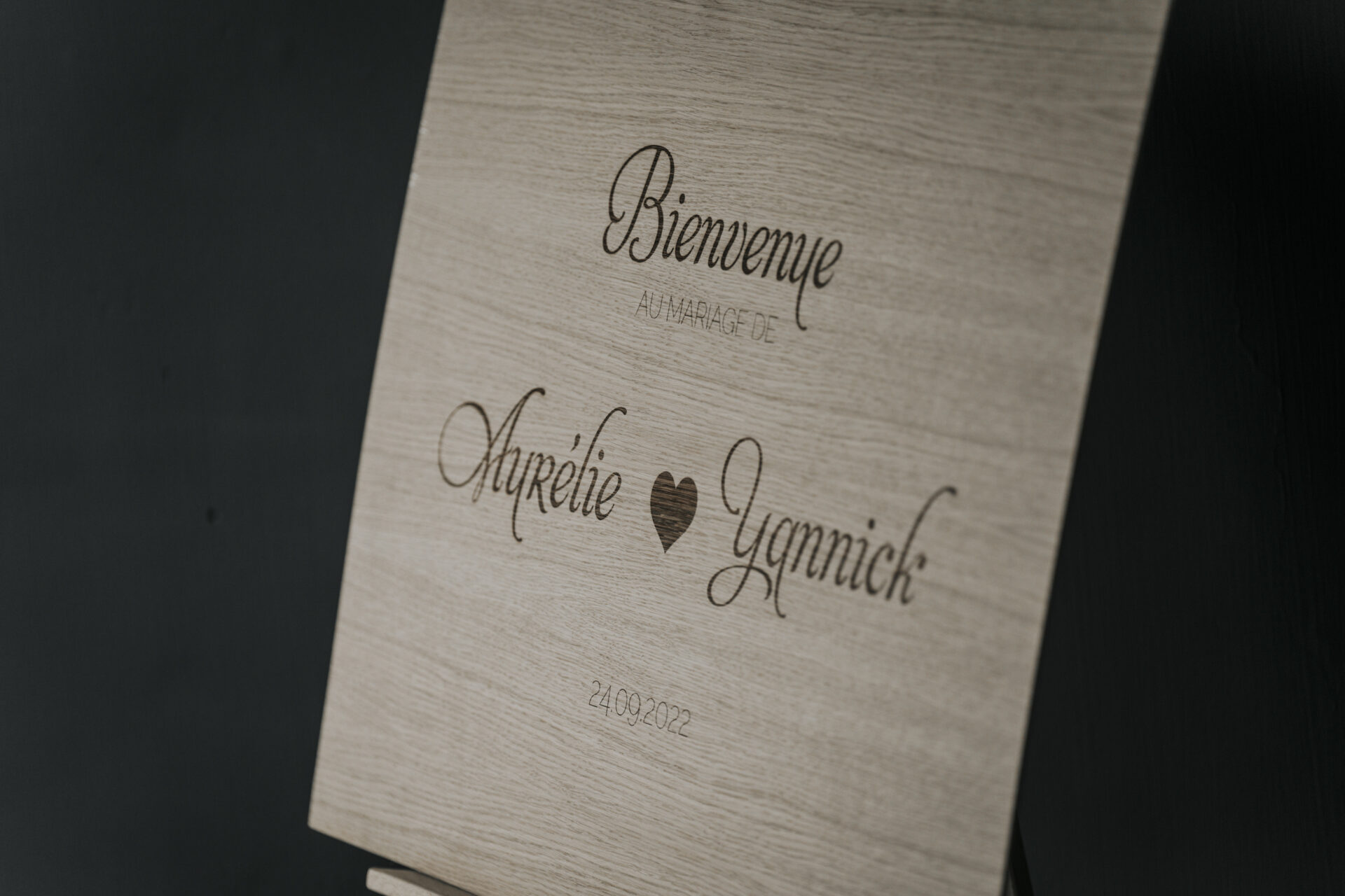Pancarte d’accueil en bois brûlé – 50 x 70 cm