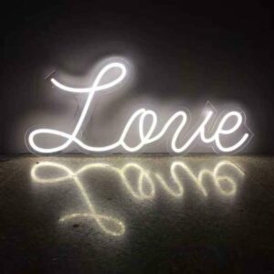 Néon "Love" - sur prise - 90 cm